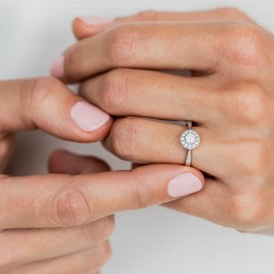 Zásnubní prsten LOVE 025