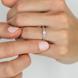 Zásnubní prsten LOVE 071