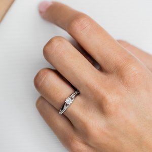 Zásnubní prsten LOVE 074