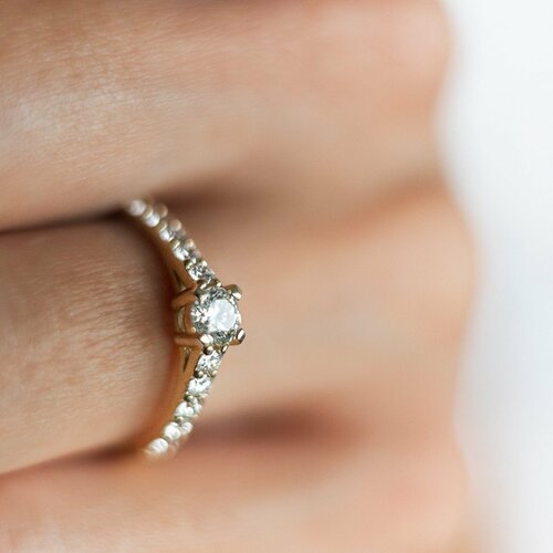 Zásnubní prsten LOVE 028