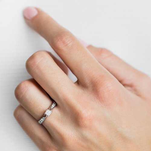 Zásnubní prsten LOVE 069